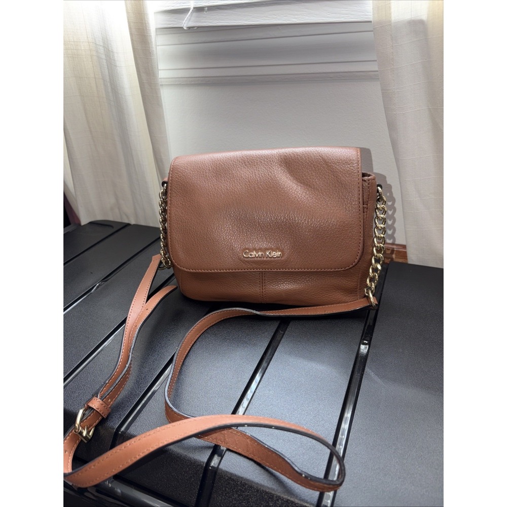Calvin Klein Women's Handbag Brown Pebbled Leather Inner Pockets Crossbody Bag